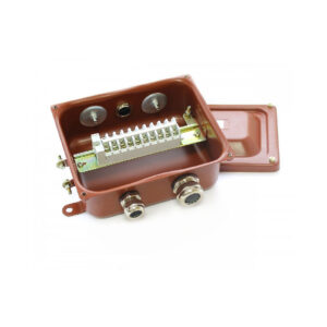 Коробка КЗНС (БЗК)-08 с пластмас.сальниками IP54 (2)